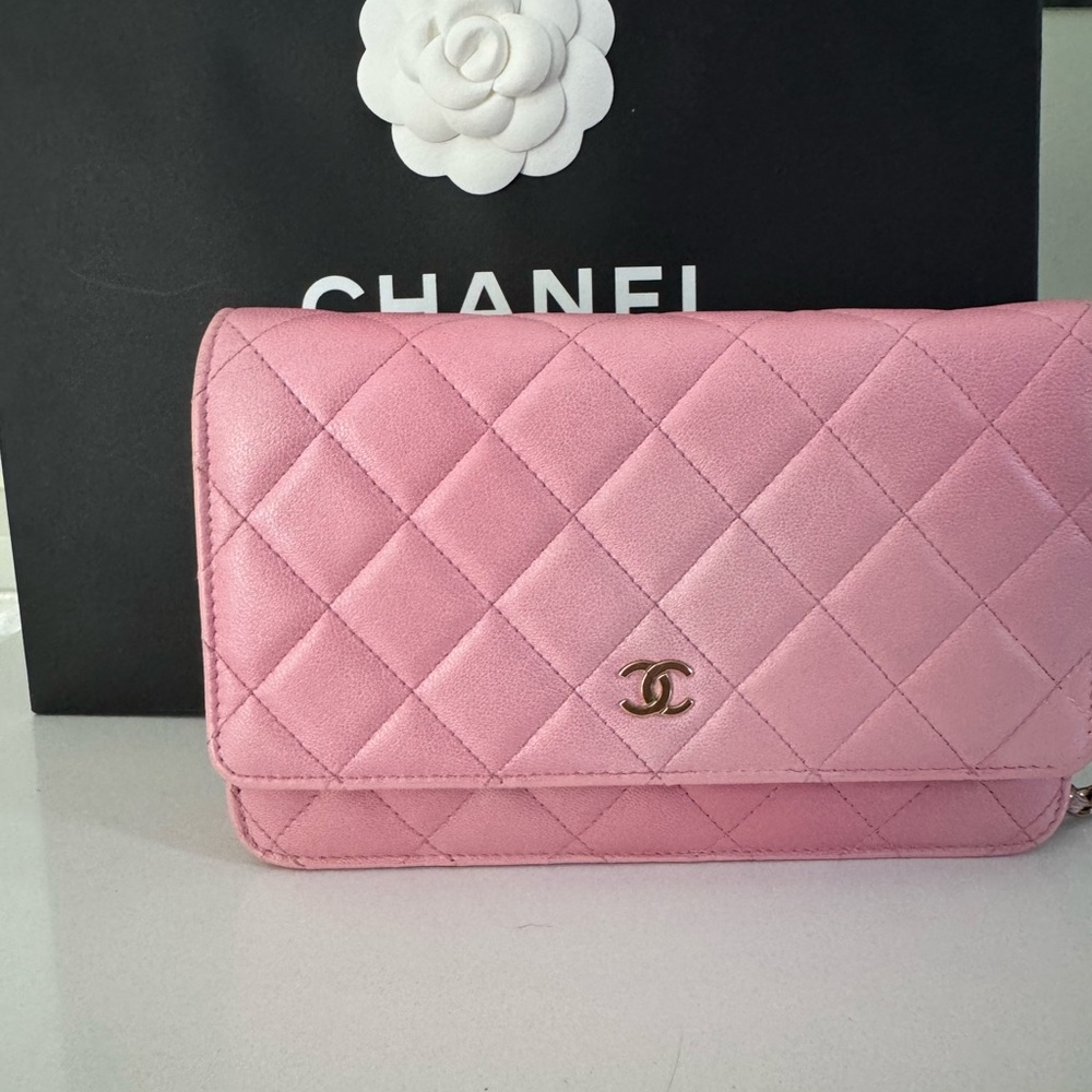 Chanel Pink Quilted wallet on chain